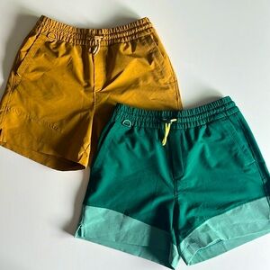 EUC 2 Pairs Men’s Old Navy StretchTech Water resistant 5 inch shorts Size M Tall